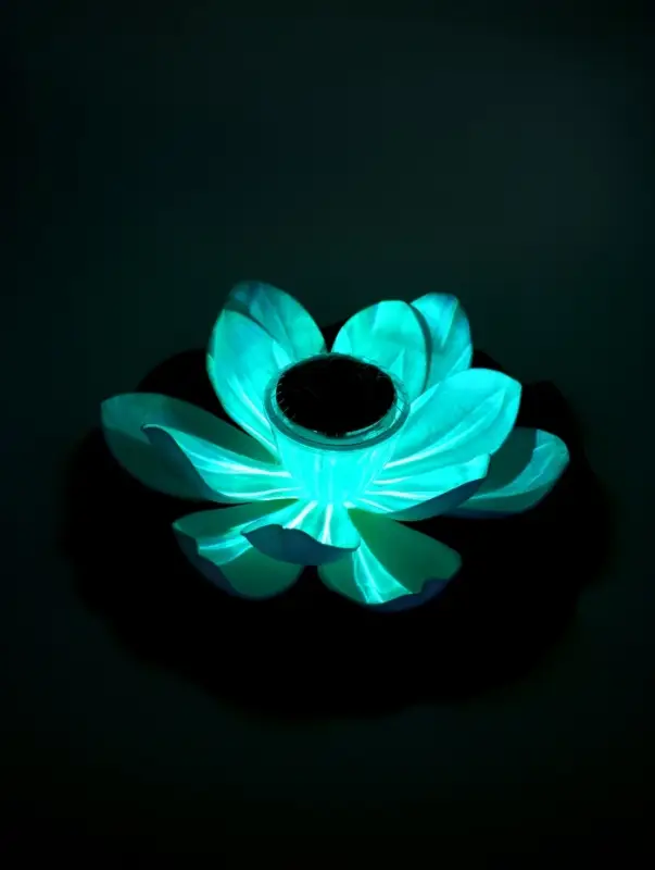 Садовый светильник для водоемов 28 х 28 х 9 см на солнечной бат-е Садовый светильник для водоемов 28 х 28 х 9 см на солнечной бат-е "Лотос" бел N011