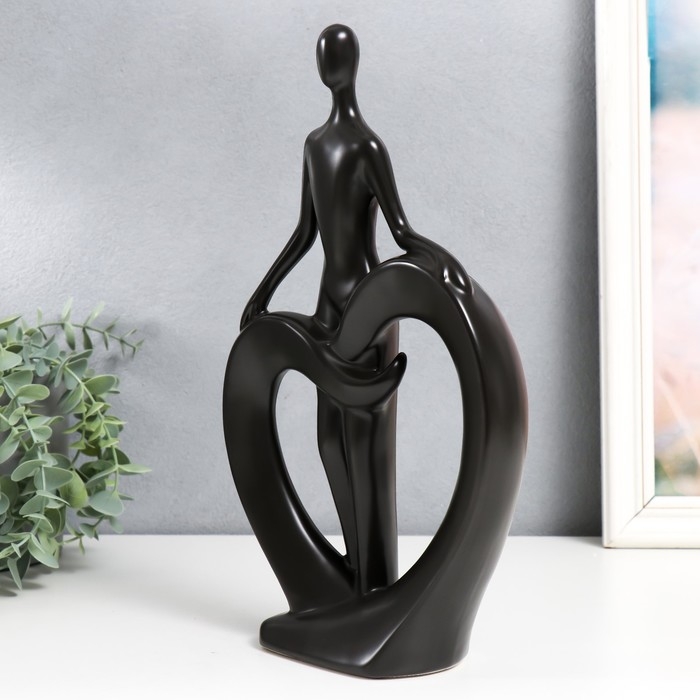 Сувенир керамика  Сувенир керамика "Человек и сердце" чёрный 7х18х31,5 см