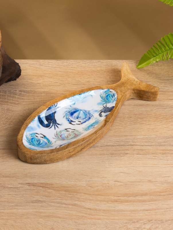 Блюдо в форме рыбки Блюдо в форме рыбки "Крабы" дерево манго 25,5х10х2 см