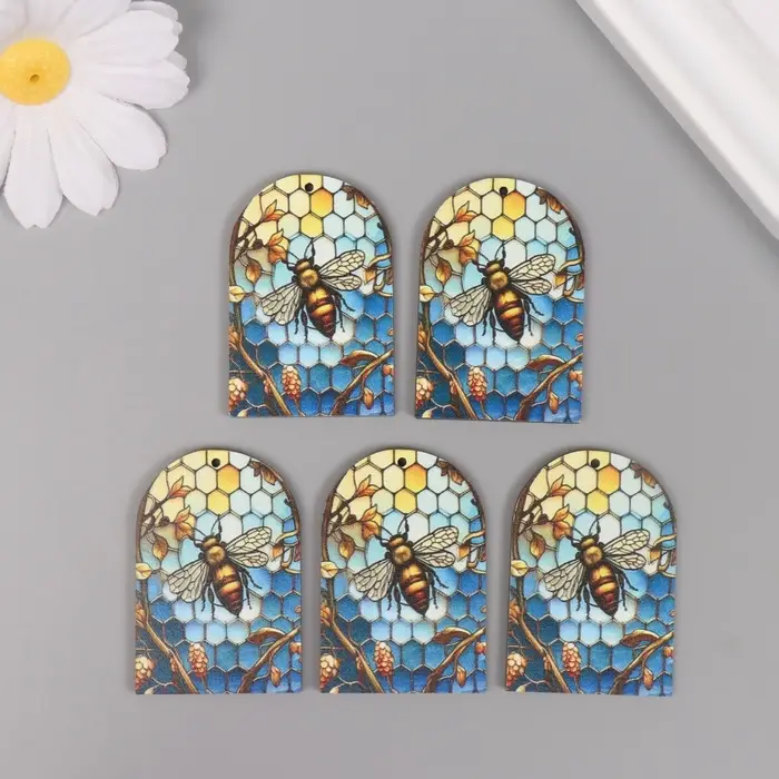 Декор для творчества дерево Декор для творчества дерево "Пчела и соты. Витраж" 4,4х3х0,3 см