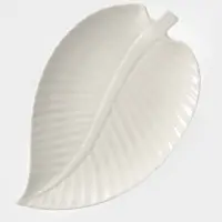 Блюдо для подачи &laquo;Лист&raquo;, 25&times;16&times;2 см, керамика, цвет белый