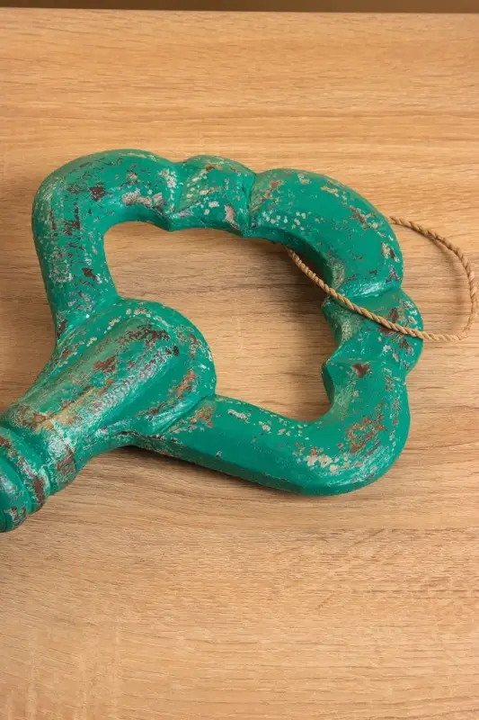 Сувенир «Ключ от счастья», 21×4.5×50 +/- 3 см, дерево, зелёный Сувенир «Ключ от счастья», 21×4.5×50 +/- 3 см, дерево, зелёный