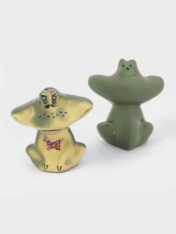 Набор для специй Кунгурская керамика &laquo;Лягушки&raquo;, 2 предмета на подставке: солонка, перечница, зелёная