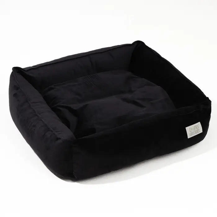 Лежанка для кошек и собак велюровая Pet Lab, 45 х 40 х 15 см, черная Лежанка для кошек и собак велюровая Pet Lab, 45 х 40 х 15 см, черная