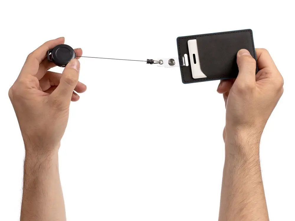 Ретрактор Attach New с ушком под ленту, черный Ретрактор Attach New с ушком под ленту, черный