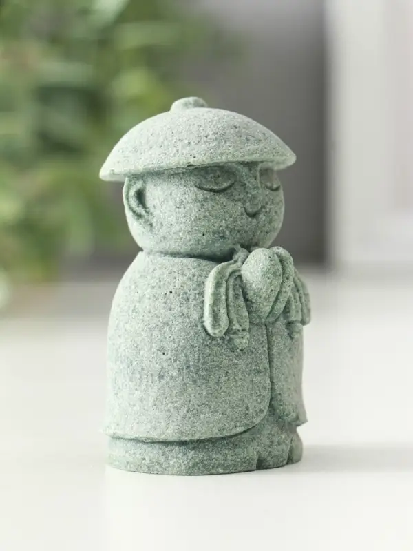 Фигурка песчаник &laquo;Маленький монах - молитва&raquo;, 3.7&times;3.8&times;6.7 см