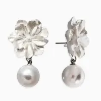 Серьги "Цветок с жемчугом", цвет белый в серебре Серьги "Цветок с жемчугом", цвет белый в серебре