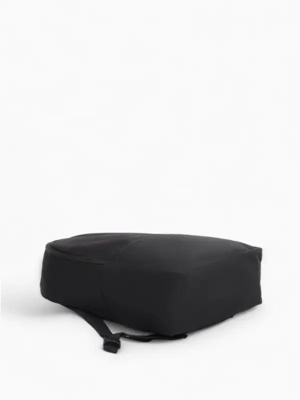 Рюкзак школьный на молнии, с карманом, размер 27&times;11&times;37 см, чёрный