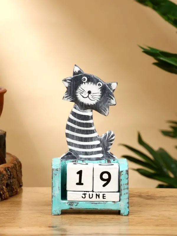 Календарь настольный Календарь настольный "Полосатый кот" дерево 7х4х14 см, цв. чёрно-белый