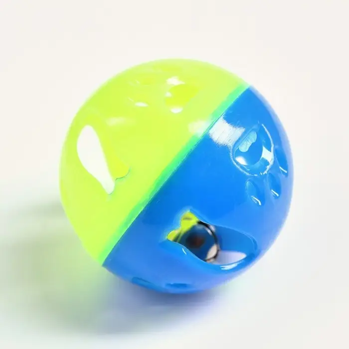 Шарик для кошек с бубенчиком  Шарик для кошек с бубенчиком "Рыбки и лапки", 3,8 см, жёлтый/синий