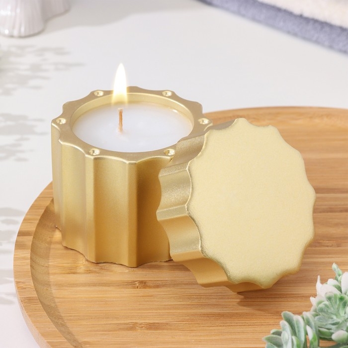 Свеча в подсвечнике из гипса с крышкой с широкими гранями, 7,5х8,5см, золото Свеча в подсвечнике из гипса с крышкой с широкими гранями, 7,5х8,5см, золото