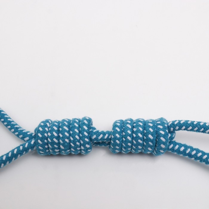 Игрушка канатная с ручкой и мячами Игрушка канатная с ручкой и мячами "Дуэт", до 35 см, до 180 г, голубая/белая