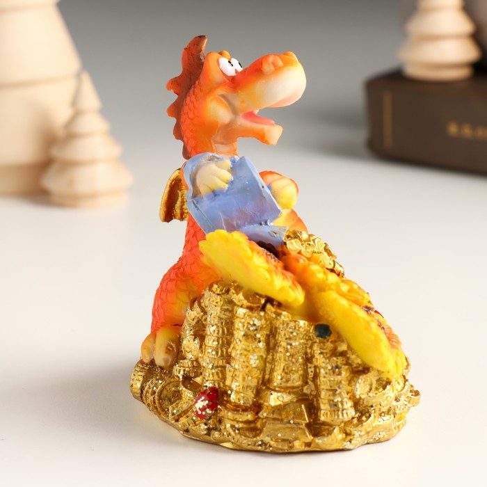 Копилка полистоун Копилка полистоун "Пухлый дракоша с монетами и подсолнухами" 8,3х6,2х9 см