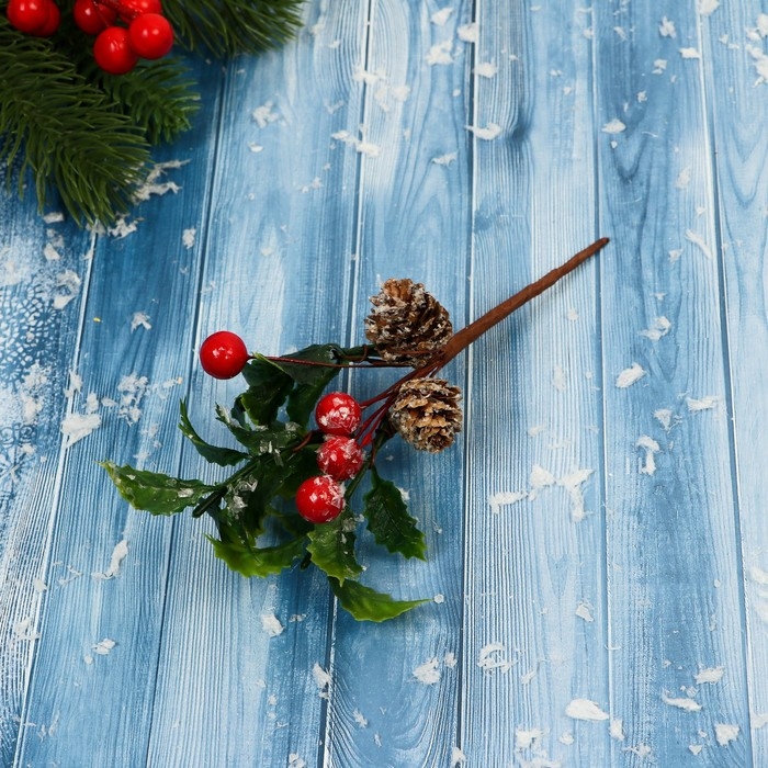 Декор  Декор "Зимние грезы" ягоды листочки шишки, 15 см