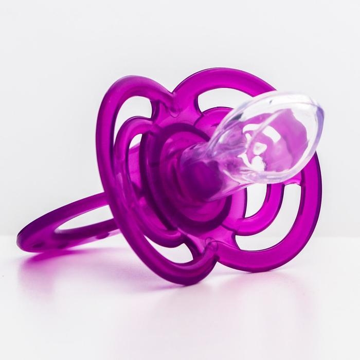 Соска - пустышка силиконовая ортодонтическая «Бантик», от 6 мес., с колпачком, цвет фиолетовый Соска - пустышка силиконовая ортодонтическая «Бантик», от 6 мес., с колпачком, цвет фиолетовый