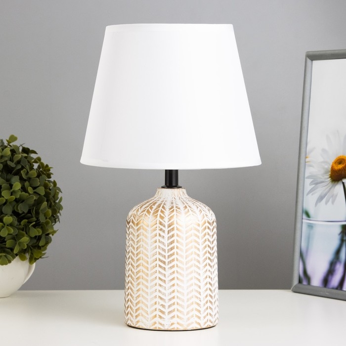 Настольная лампа Настольная лампа "Берта" Е27 40Вт бело-золотой 20х20х32 см