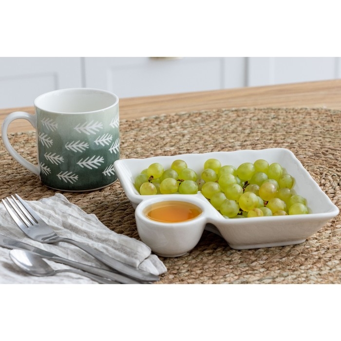 Блюдо керамическое с соусником «Азия», 18.6 х 17.5 х 4 см, цвет белый Блюдо керамическое с соусником «Азия», 18.6 х 17.5 х 4 см, цвет белый