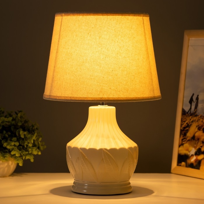 Настольная лампа Настольная лампа "Глория" Е14 40Вт бежевый 23х23х34 см RISALUX