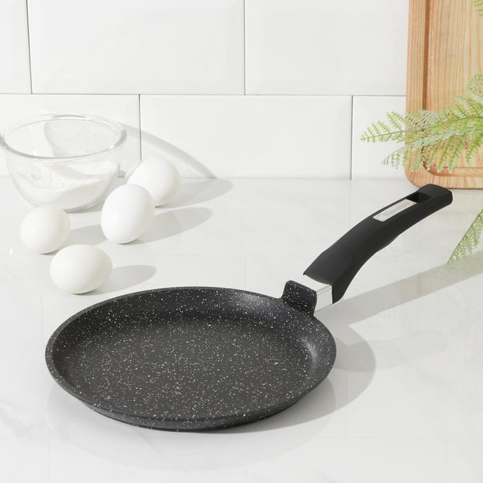 Сковорода блинная «Гранит Black» Induction Pro, d=22 см, пластиковая ручка, антипригарное покрытие, цвет чёрный Сковорода блинная «Гранит Black» Induction Pro, d=22 см, пластиковая ручка, антипригарное покрытие, цвет чёрный