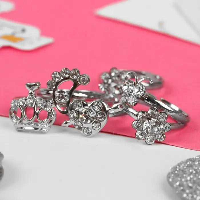 Кольцо «Ассорти» в сердце, форма МИКС, белое в серебре Кольцо «Ассорти» в сердце, форма МИКС, белое в серебре