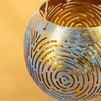 Подсвечник подвесной из кокоса, 12×12×8.5 см, голубой-золотой