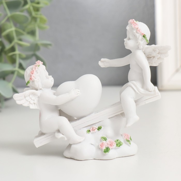 Сувенир полистоун  Сувенир полистоун "Ангелочки в розовых веночках качаются на качалке" 10х11х4,5 см