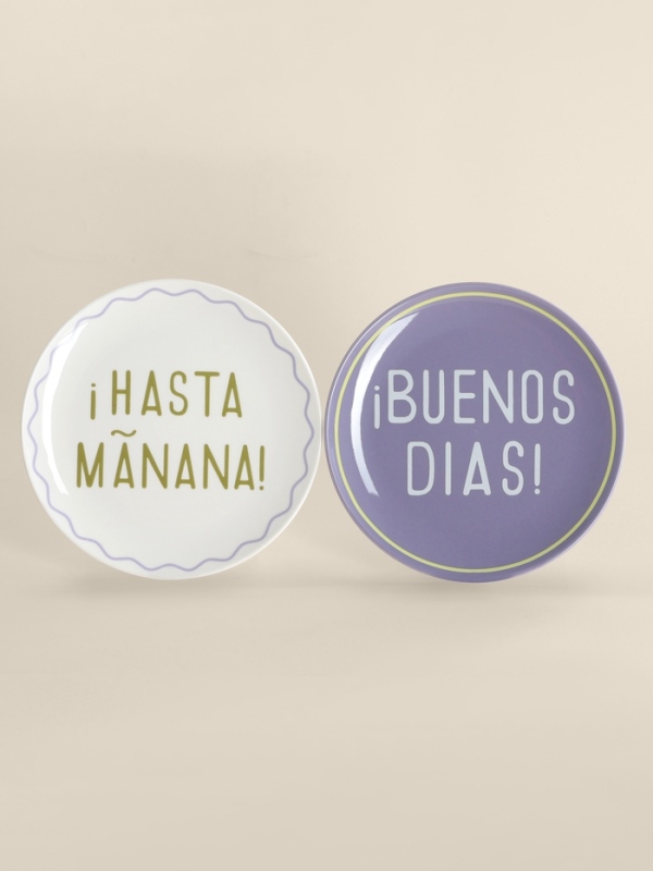 Тарелки SL Home «Уроки испанского: ¡Hasta mañana - Buenos dias», d=22 см, набор 2 шт., фарфор, белые, фиолетовые Тарелки SL Home «Уроки испанского: ¡Hasta mañana - Buenos dias», d=22 см, набор 2 шт., фарфор, белые, фиолетовые