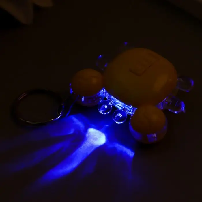 Фонарик брелок для ключей на кольце «Крабик», мигает, 4.5×4 см, МИКС Фонарик брелок для ключей на кольце «Крабик», мигает, 4.5×4 см, МИКС