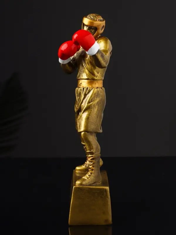 Кубок наградной с фигуркой &laquo;Бокс: лучший боец&raquo;, 18&times;8&times;3.5 см