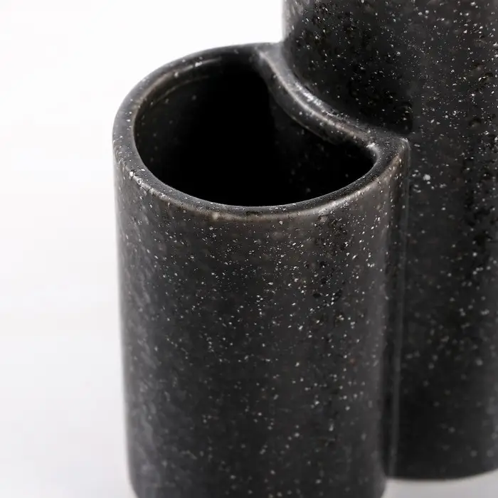 Дозатор для моющего средства с щёткой «Минимал», цвет чёрный Дозатор для моющего средства с щёткой «Минимал», цвет чёрный