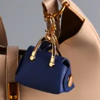 Брелок кожзам с карабином, с кистью "Саквояж" синий 7,5х4х7 см Брелок кожзам с карабином, с кистью "Саквояж" синий 7,5х4х7 см