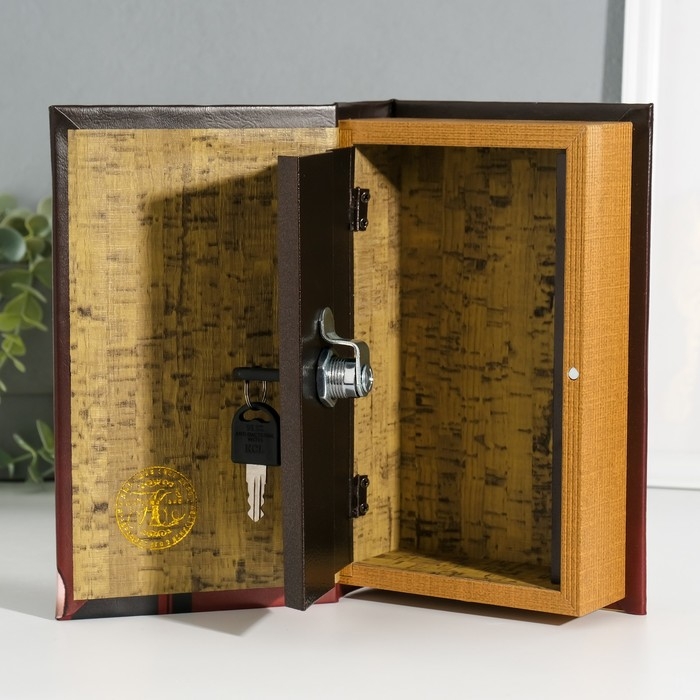 Сейф-книга дерево кожзам Сейф-книга дерево кожзам "Профиль девушки" 3D тиснение 21х13х5 см