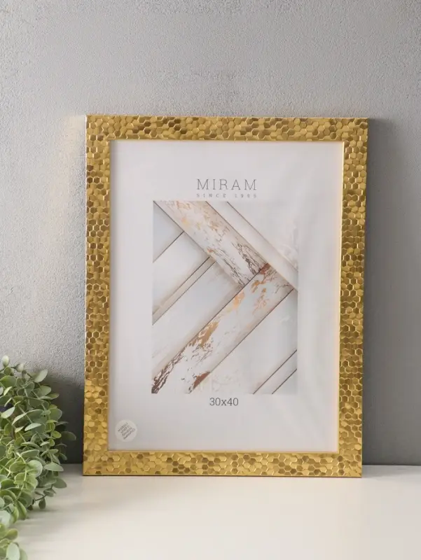 Фоторамка для фото 30&times;40 см &laquo;МИРАМ&raquo;, пластик, золото, (Пластиковый экран)