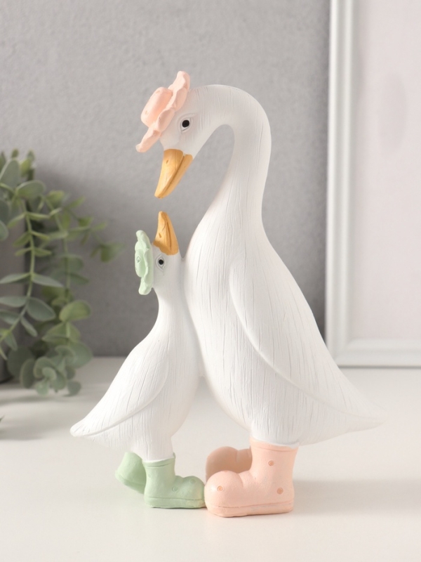 Сувенир полистоун Сувенир полистоун "Утка с малышом в резиновых сапогах" 16х6,5х21 см