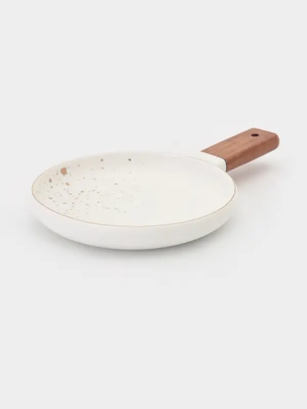 Блюдо фарфоровое для подачи с деревянной ручкой Magistro, d=20 см, белое