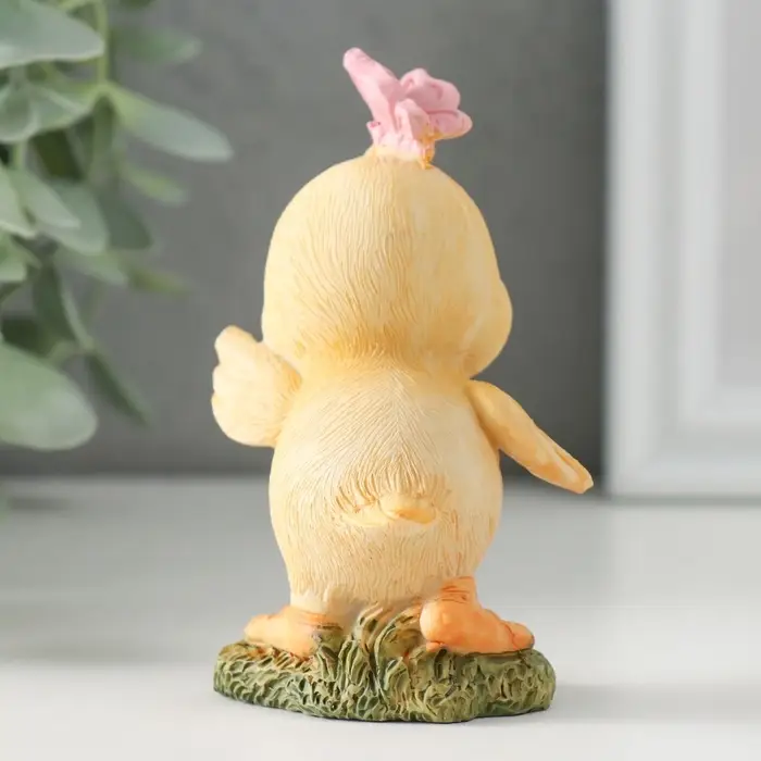 Фигурка полистоун &laquo;Утёнок с бабочкой на полянке&raquo;, 6&times;5.5&times;9.5 см
