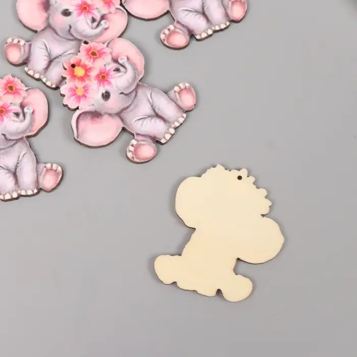 Декор для творчества дерево Декор для творчества дерево "Слонёнок с цветным венком" 4,1х3,5х0,3 см