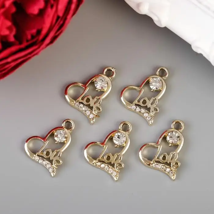 Металлический элемент, декоративная подвеска «Арт Узор. Сердце LOVE», стразы, 2×1.3 см