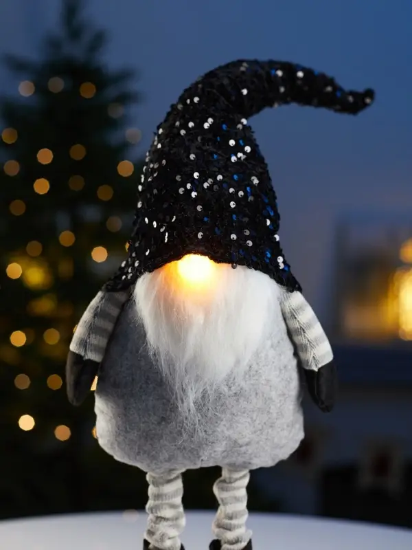 Фигура текстиль «Гном в черном» 50-70 см, телеск-е ножки, 1LED, LR1130х3 (в компл.),Т/БЕЛЫЙ