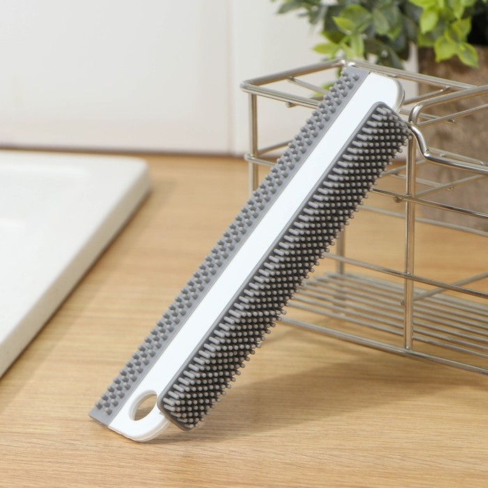 Щётка - скребок Raccoon, универсальная, 16×4,5×2 см Щётка - скребок Raccoon, универсальная, 16×4,5×2 см