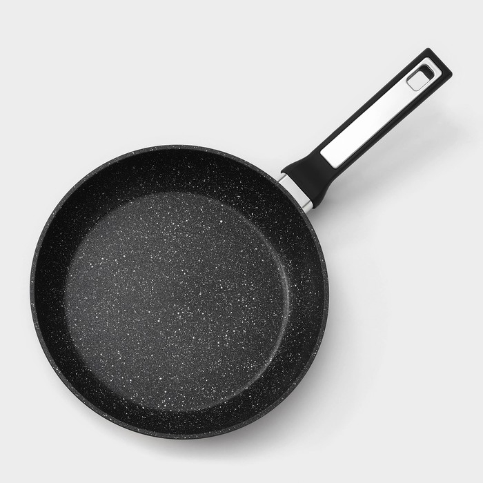 Сковорода Magistro Warrior, d=22 см, h=4,5 см, ручка soft-touch, антипригарное покрытие, индукция, цвет чёрный