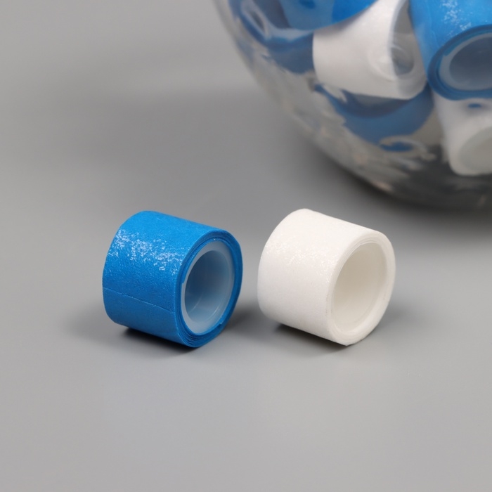 Клейкая лента пластик в банке  Клейкая лента пластик в банке "Белый и синий" н-р 40 шт 1,2 см, дл. 0,9 м 7х7х9 см