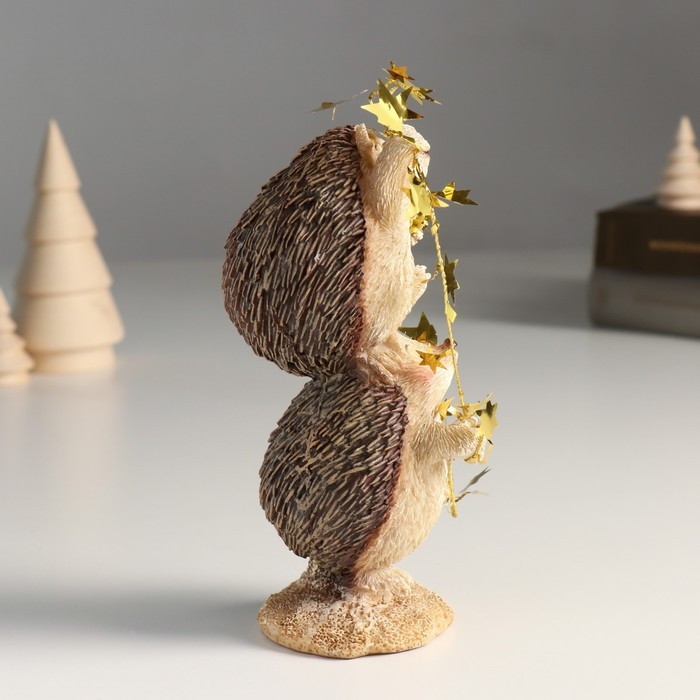 Сувенир полистоун  Сувенир полистоун "Ёжики с гирляндой со звёздами - акробаты" 6х7х15,5 см