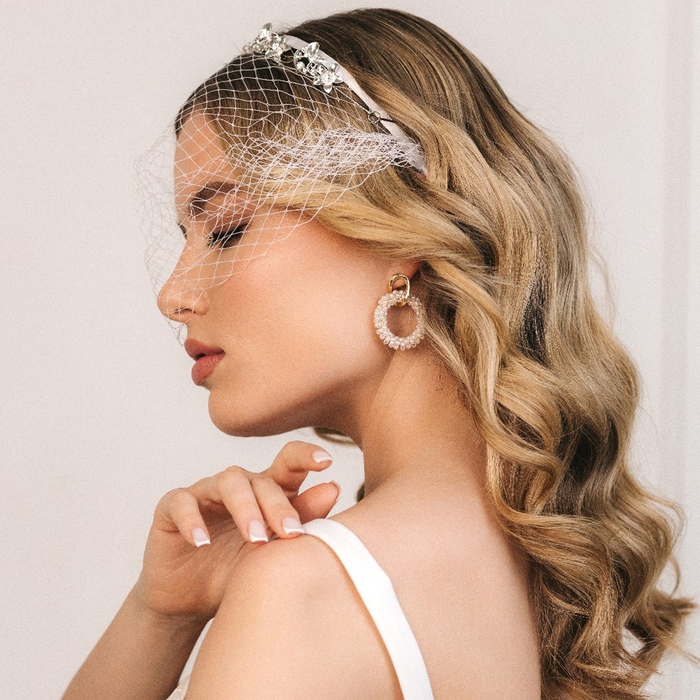 Серьги с жемчугом «Круги» на кольце, цвет белый в золоте Серьги с жемчугом «Круги» на кольце, цвет белый в золоте