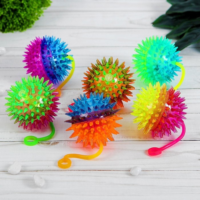 Мяч «Ёжик», световой, с пищалкой, 6,5 см, цвета МИКС Мяч «Ёжик», световой, с пищалкой, 6,5 см, цвета МИКС