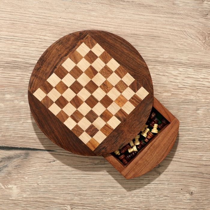 Шахматы круглые, доска 15х15 см, дерево шишам Шахматы круглые, доска 15х15 см, дерево шишам