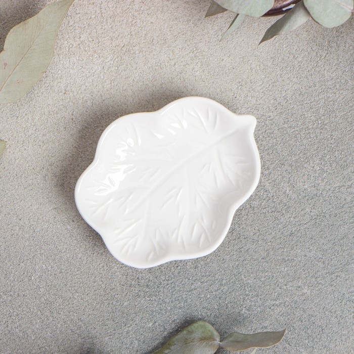 Икорница фарфоровая на ножках Magistro «Лист», 10×8,5 см, цвет белый Икорница фарфоровая на ножках Magistro «Лист», 10×8,5 см, цвет белый