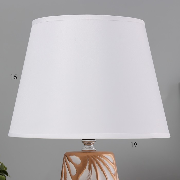 Настольная лампа Настольная лампа "Аиша" Е14 40Вт бело-золотой 22х22х36 см