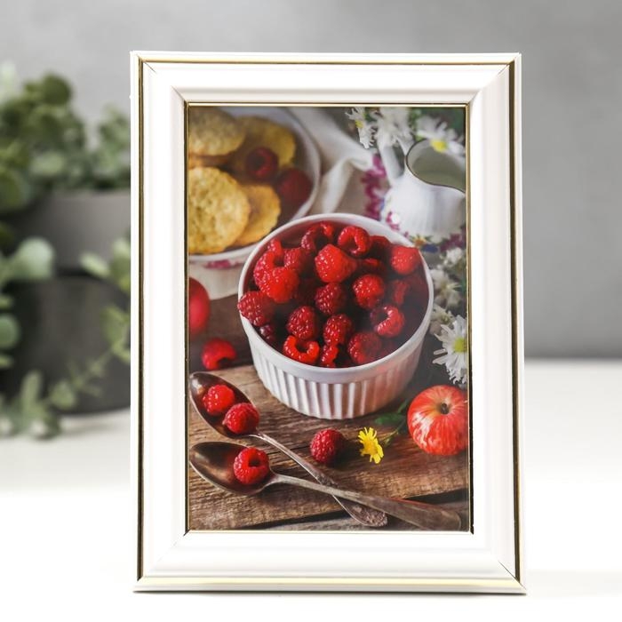 Фоторамка 10х15 281G белая с золотом (пластиковый экран) Фоторамка 10х15 281G белая с золотом (пластиковый экран)