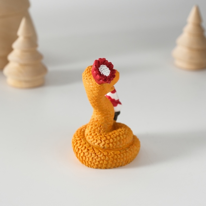 Сувенир полистоун Сувенир полистоун "Змейка с рожком мороженого" 5х6 см